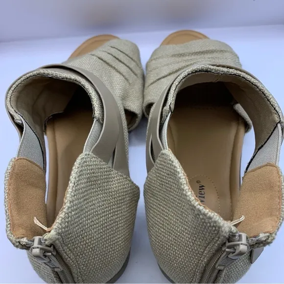 Comfortview Women's Wide Width The Payton Shootie Sneaker size 11WW