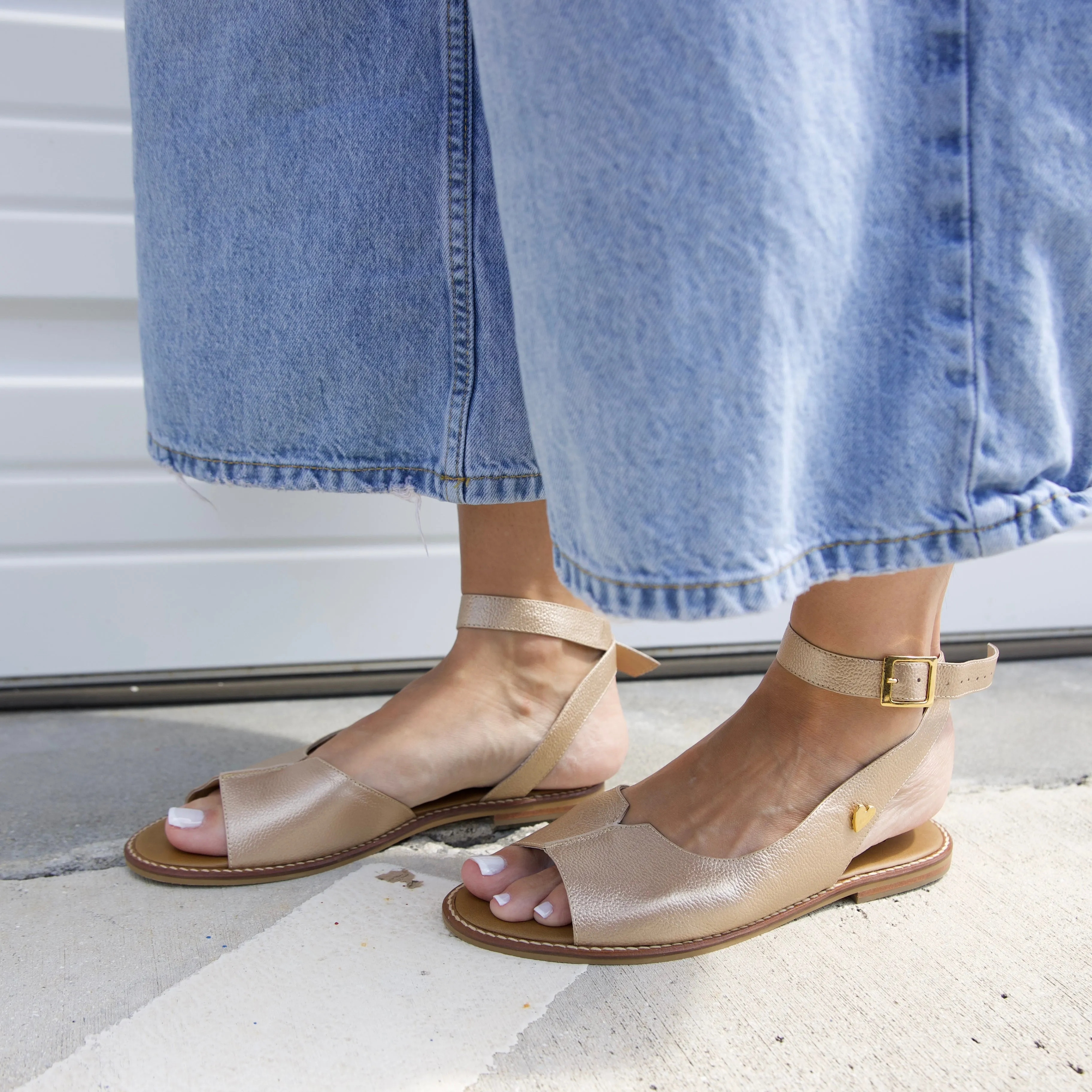 Jess Flat Sandals - Gold