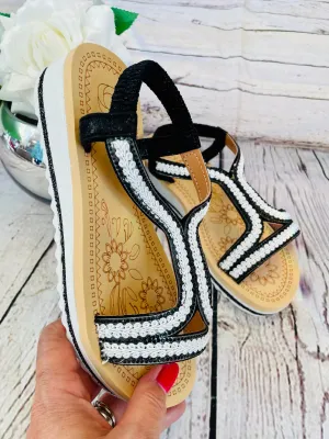 LADIES BLACK SMALL WEDGE SANDALS ( LOLO )