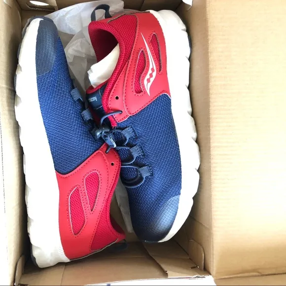 Saucony sneaker NWT
