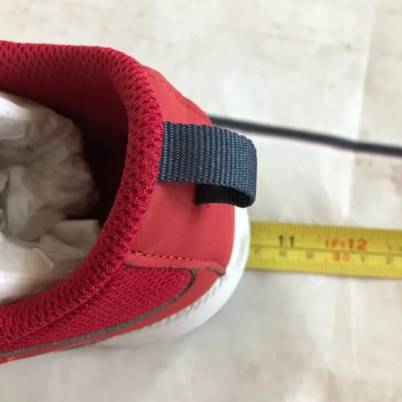 Saucony sneaker NWT
