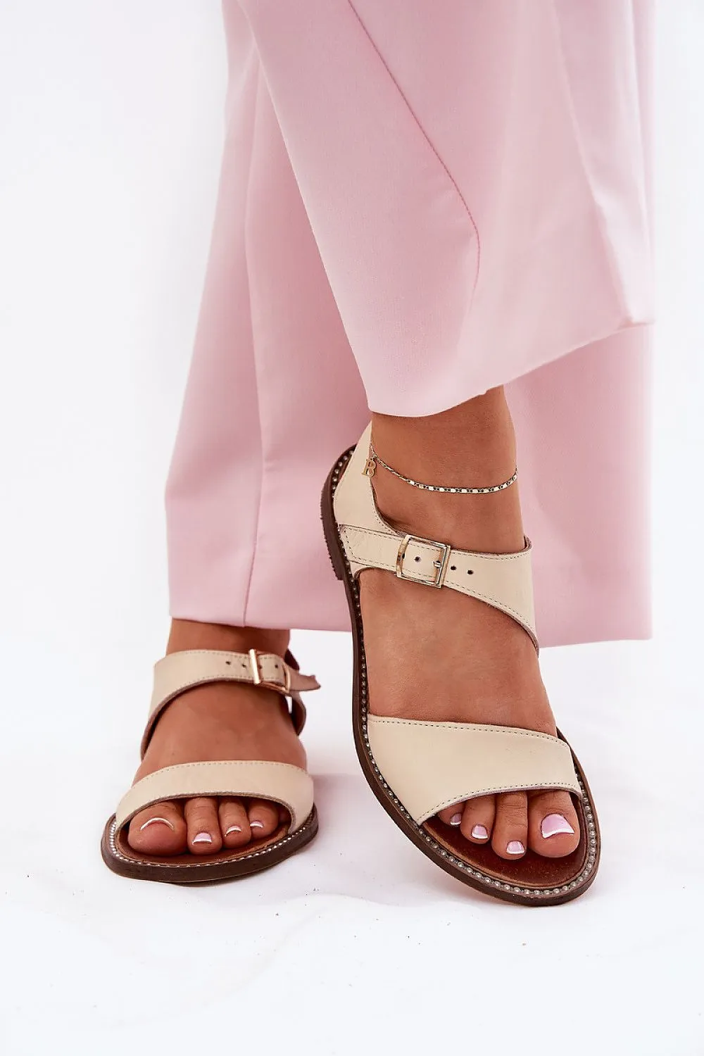 Women's sandals made of natural leather