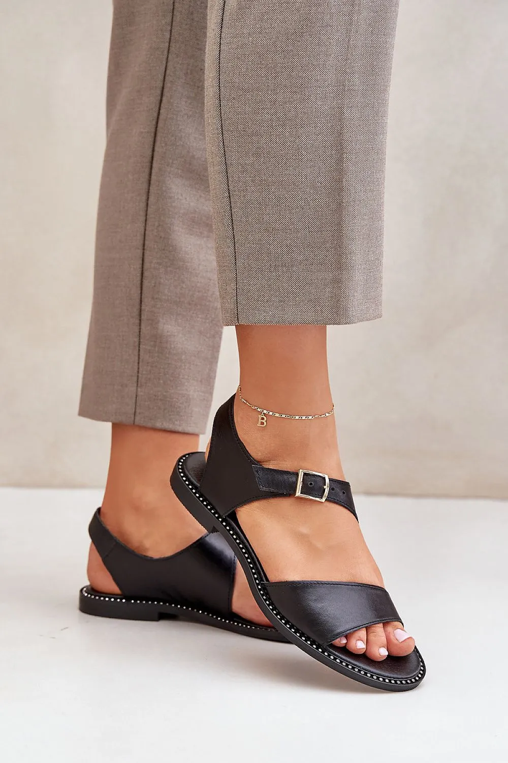 Women's sandals made of natural leather