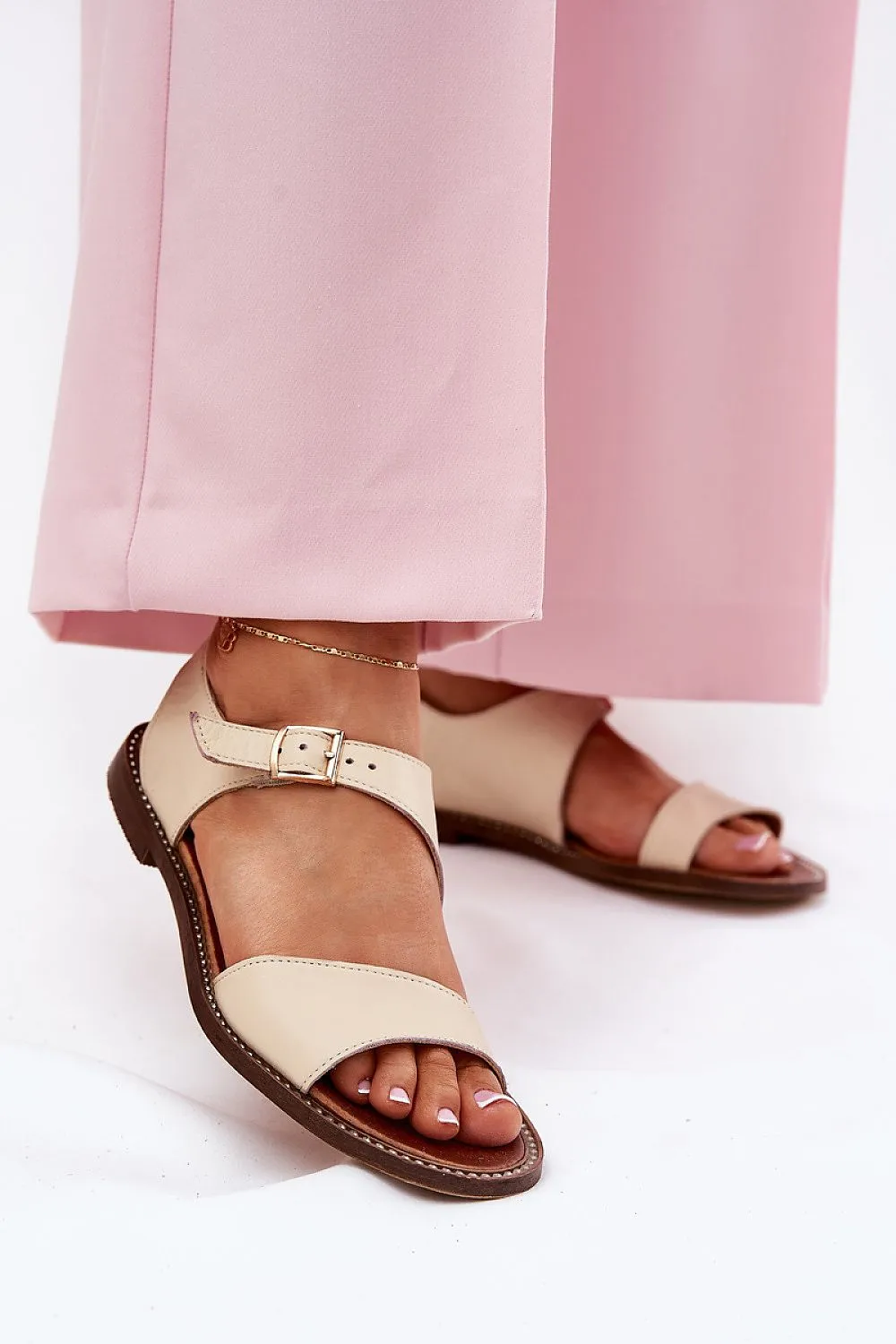 Women's sandals made of natural leather
