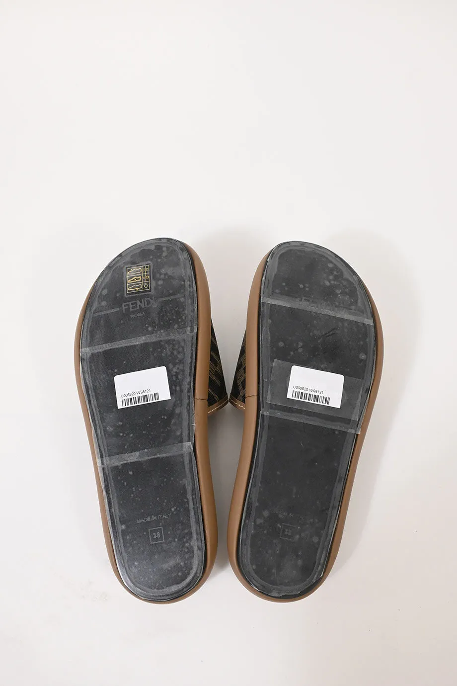 [WS8121] Fendi | Flat sandals