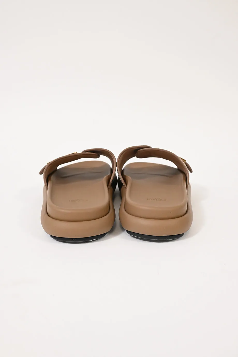 [WS8121] Fendi | Flat sandals